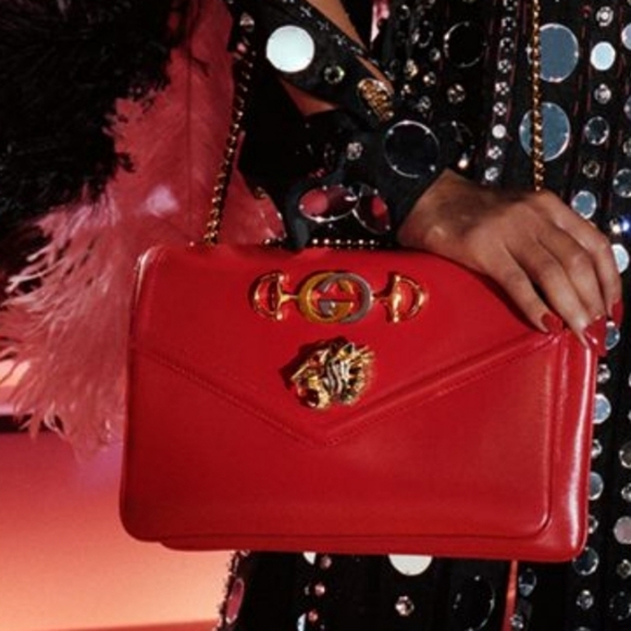 Gucci Rajah Interlocking G tiger head medium shoulder/crossbody bag in red color - Picture 3 of 14